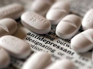 服用抗抑郁药物可以电子烟吗?