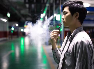 电子烟抽着没击喉感什么原因？